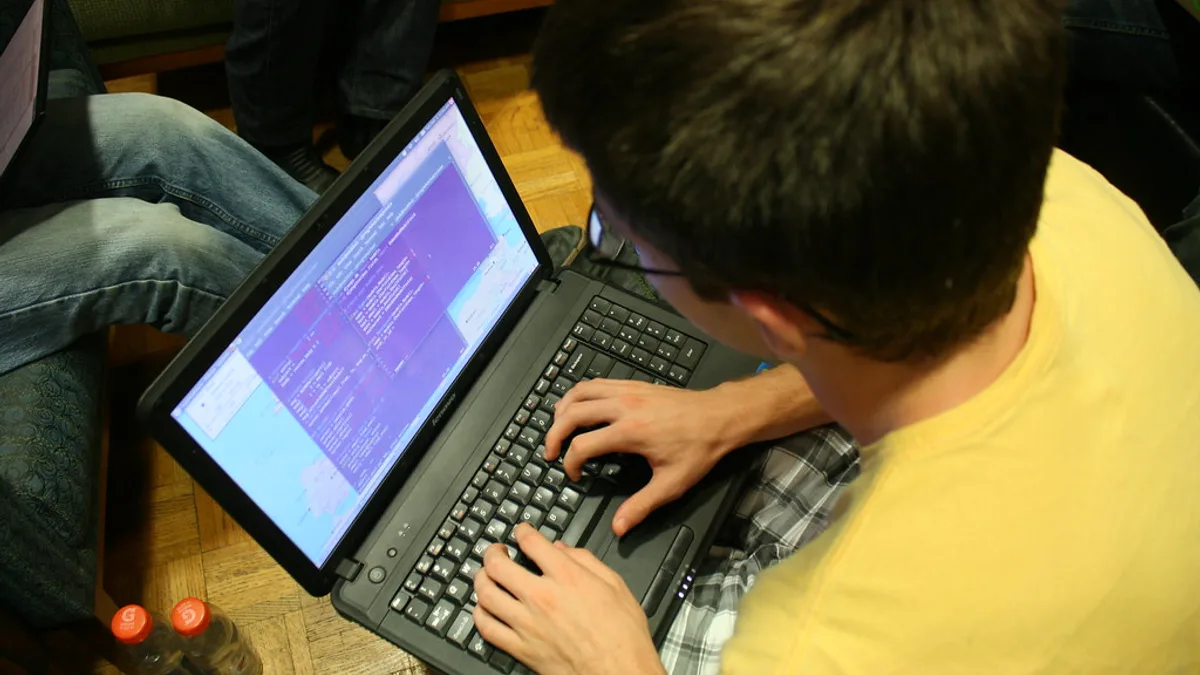 Sertifikasi Microsoft, Google, atau Adobe? Panduan Memilih untuk Mahasiswa & Fresh Graduate